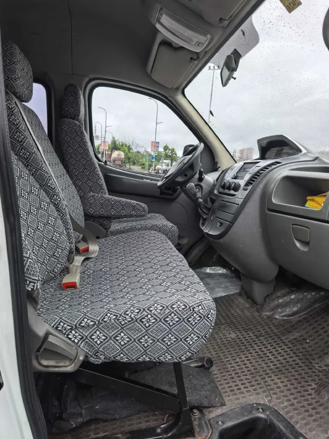 2013 MAXUS XinTu V80 2.5T 136HP L4 5MT,autocango,china used car exporter,china ev exporter,chinese used car exporter,chinese used ev exporter