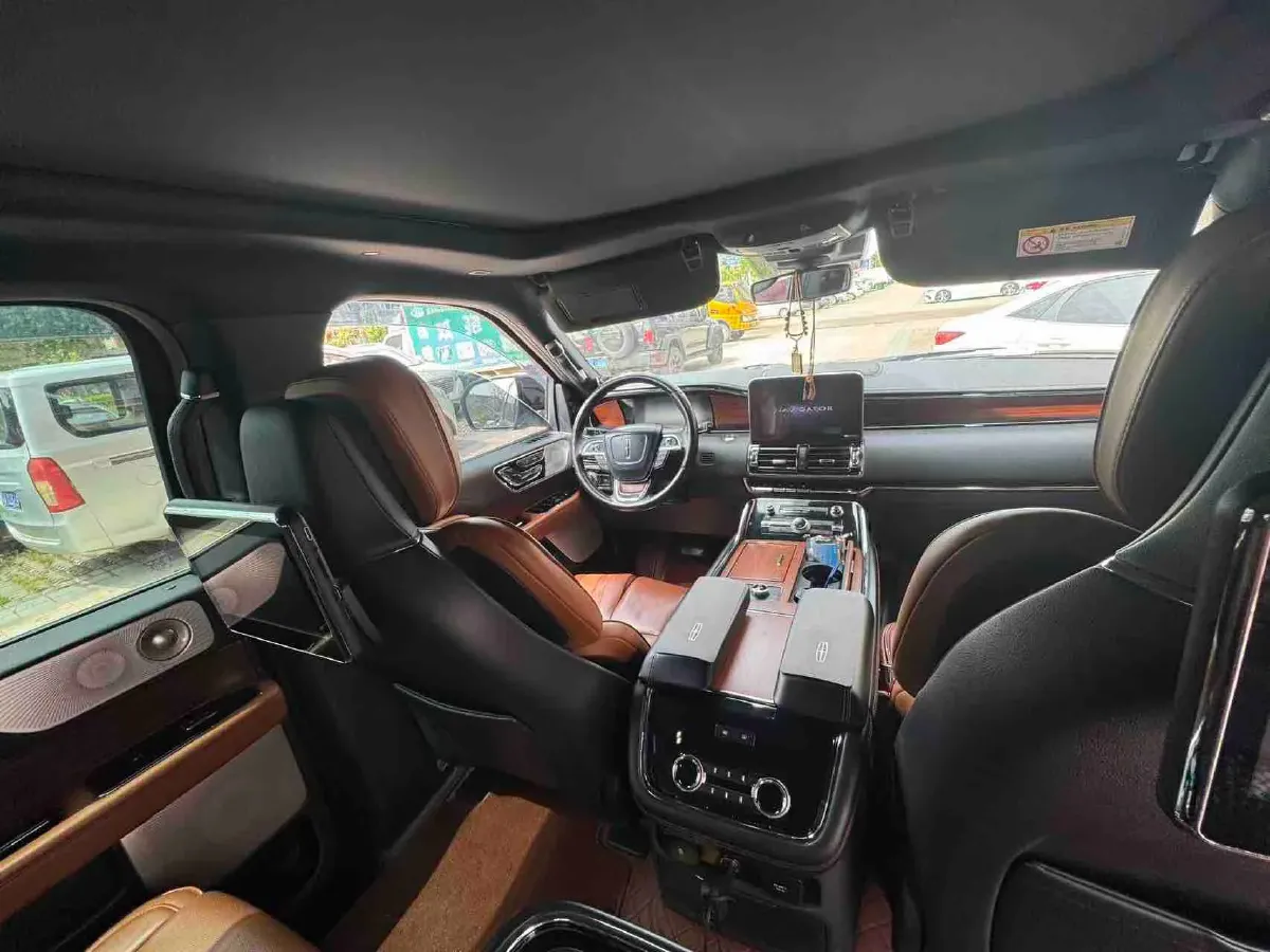 2019 Lincoln Navigator 3.5T 388HP V6 10AT,autocango,china used car exporter,china ev exporter,chinese used car exporter,chinese used ev exporter
