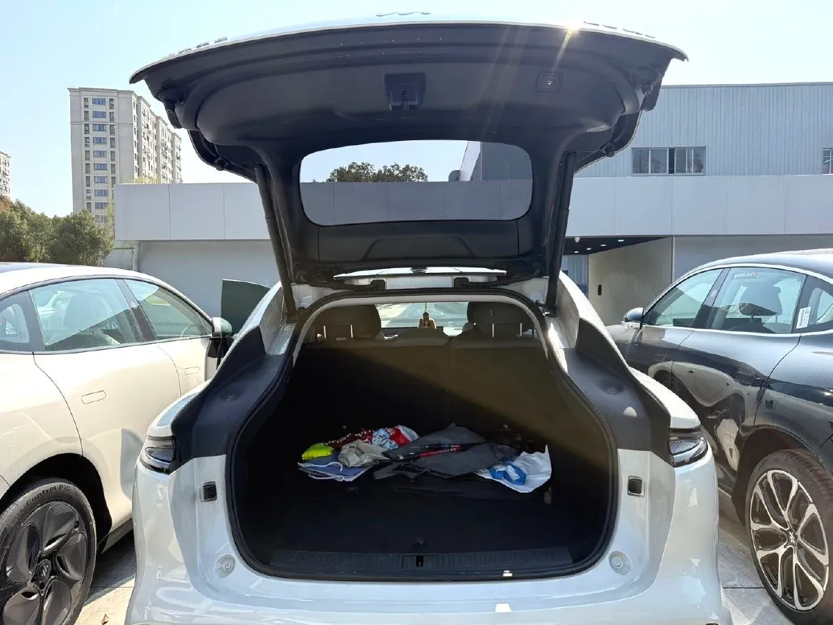 2025 IM LS6 BEV 75KWH,autocango,china used car exporter,china ev exporter,chinese used car exporter,chinese used ev exporter