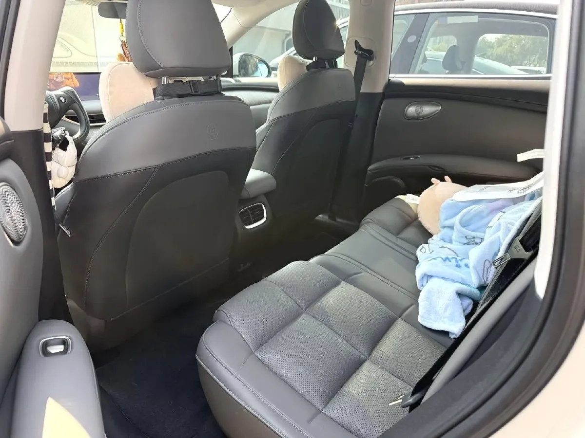 2025 IM LS6 BEV 75KWH,autocango,china used car exporter,china ev exporter,chinese used car exporter,chinese used ev exporter