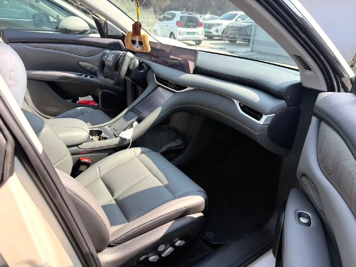 2025 IM LS6 BEV 75KWH,autocango,china used car exporter,china ev exporter,chinese used car exporter,chinese used ev exporter