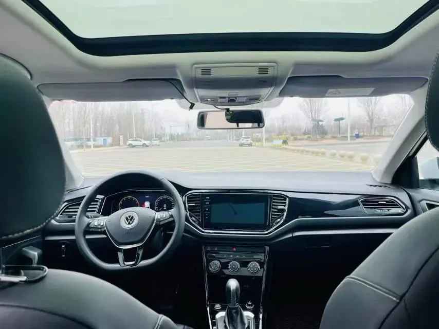 2021 Volkswagen T-Roc 1.4T 150HP L4 7DCT,autocango,china used car exporter,china ev exporter,chinese used car exporter,chinese used ev exporter