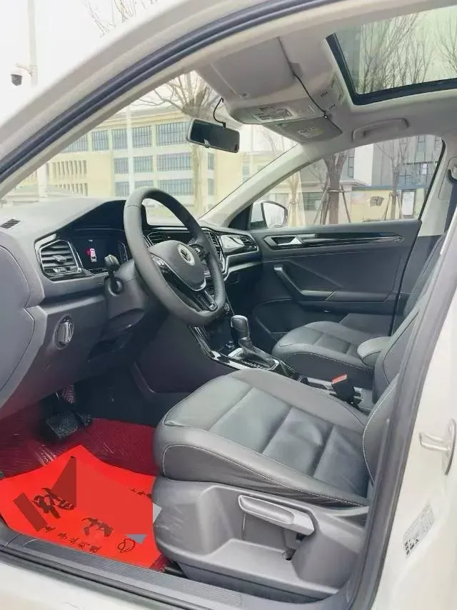 2021 Volkswagen T-Roc 1.4T 150HP L4 7DCT,autocango,china used car exporter,china ev exporter,chinese used car exporter,chinese used ev exporter