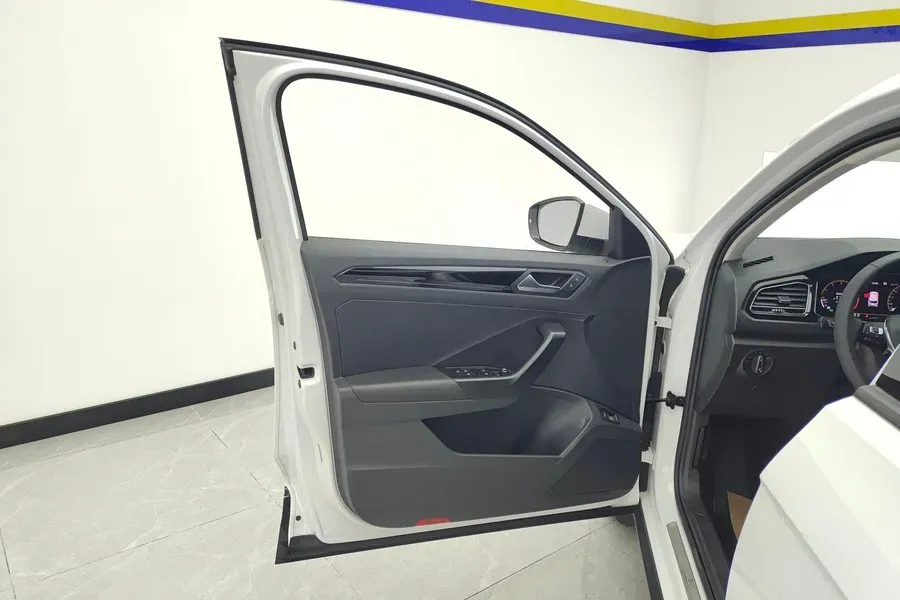 2021 Volkswagen T-Roc 1.4T 150HP L4 7DCT,autocango,china used car exporter,china ev exporter,chinese used car exporter,chinese used ev exporter