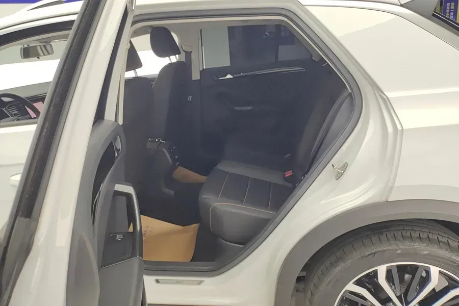 2021 Volkswagen T-Roc 1.4T 150HP L4 7DCT,autocango,china used car exporter,china ev exporter,chinese used car exporter,chinese used ev exporter