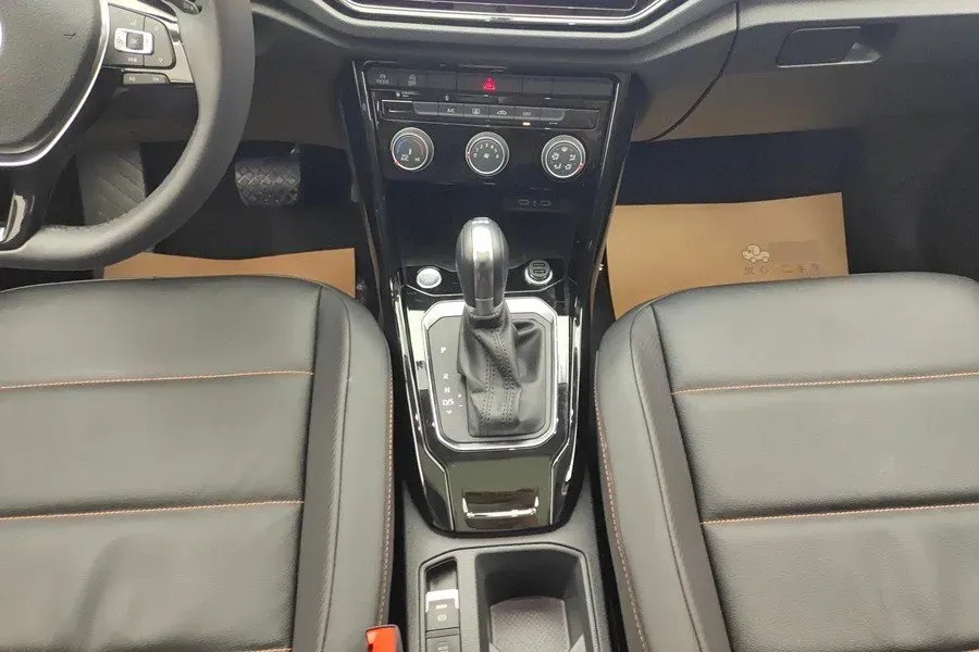 2021 Volkswagen T-Roc 1.4T 150HP L4 7DCT,autocango,china used car exporter,china ev exporter,chinese used car exporter,chinese used ev exporter