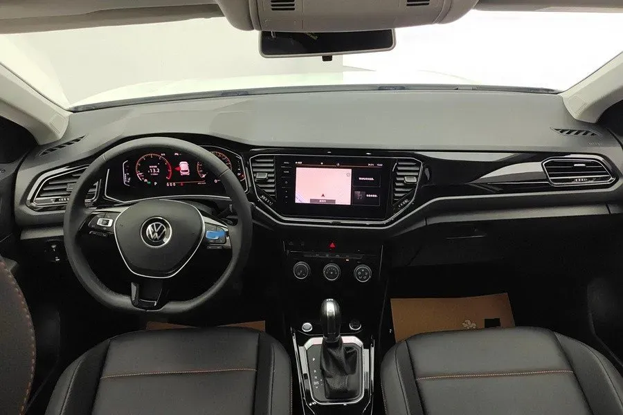 2021 Volkswagen T-Roc 1.4T 150HP L4 7DCT,autocango,china used car exporter,china ev exporter,chinese used car exporter,chinese used ev exporter