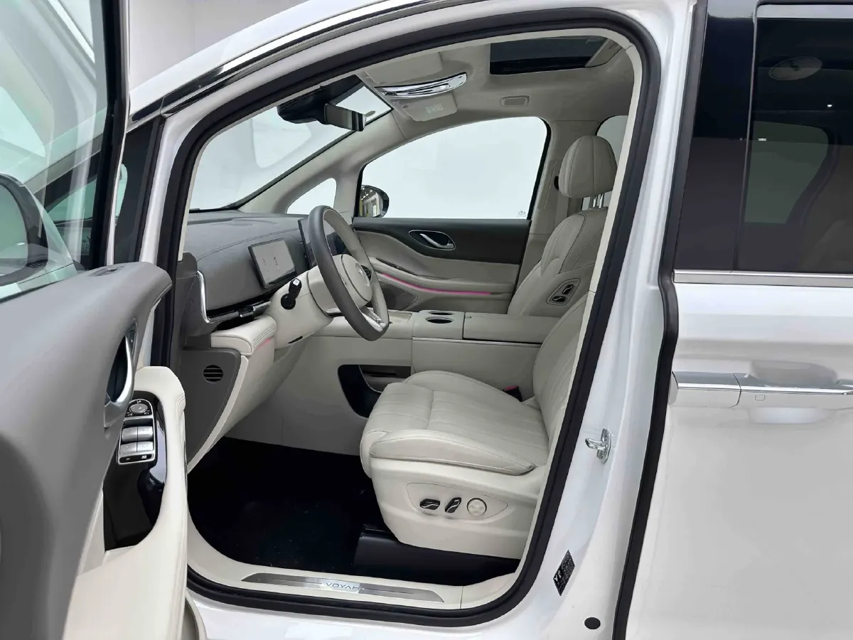 2025 Voyah Dream BEV 108.7KWH,autocango,china used car exporter,china ev exporter,chinese used car exporter,chinese used ev exporter
