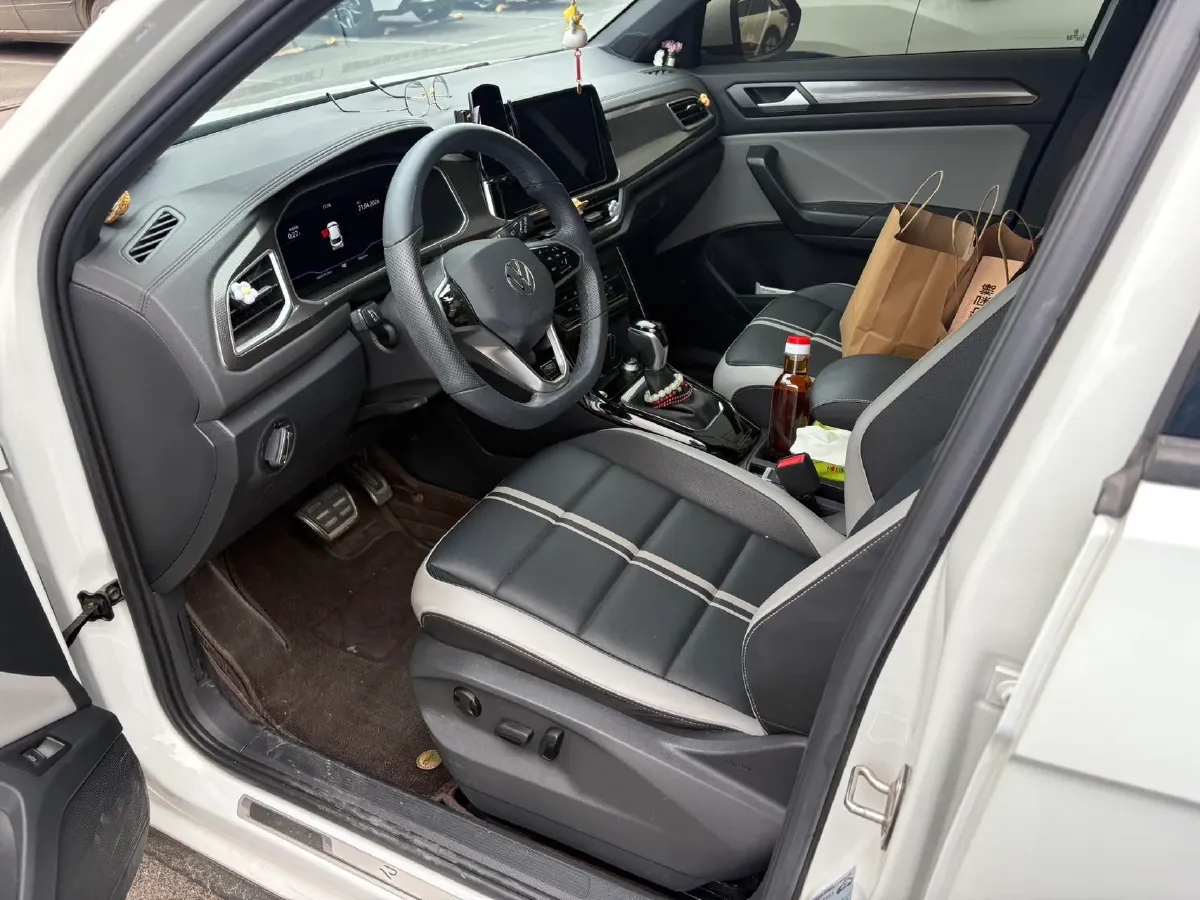 2023 Volkswagen T-Roc 1.5T 160HP L4 7DCT,autocango,china used car exporter,china ev exporter,chinese used car exporter,chinese used ev exporter