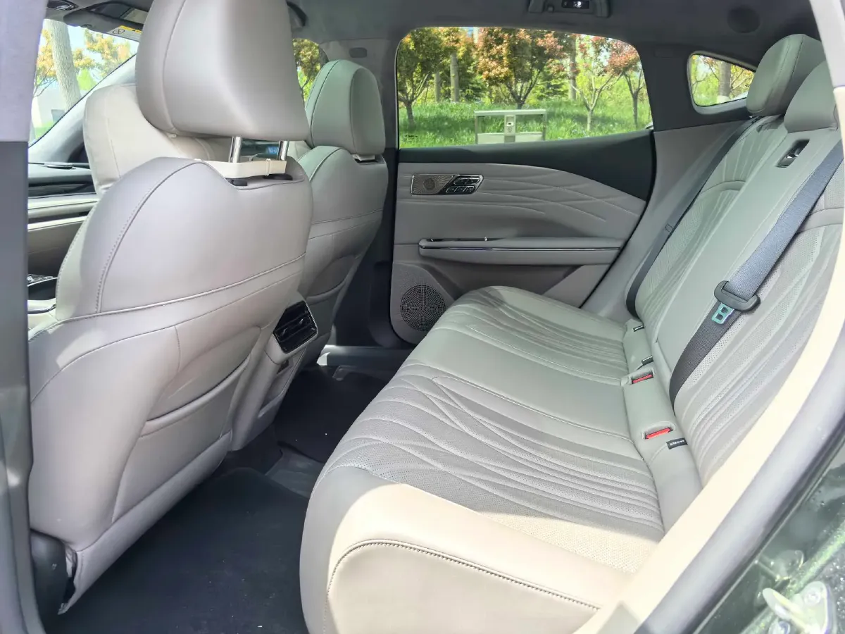 2025 Geely Galaxy Starshine 8 1.5T 163HP L4 3DHT PHEV 27.69KWH,autocango,china used car exporter,china ev exporter,chinese used car exporter,chinese used ev exporter