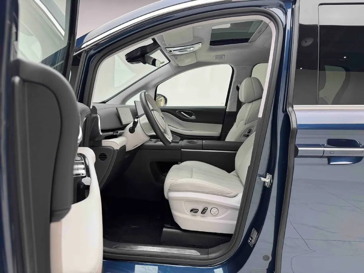 2025 Voyah Dream BEV 108.7KWH,autocango,china used car exporter,china ev exporter,chinese used car exporter,chinese used ev exporter