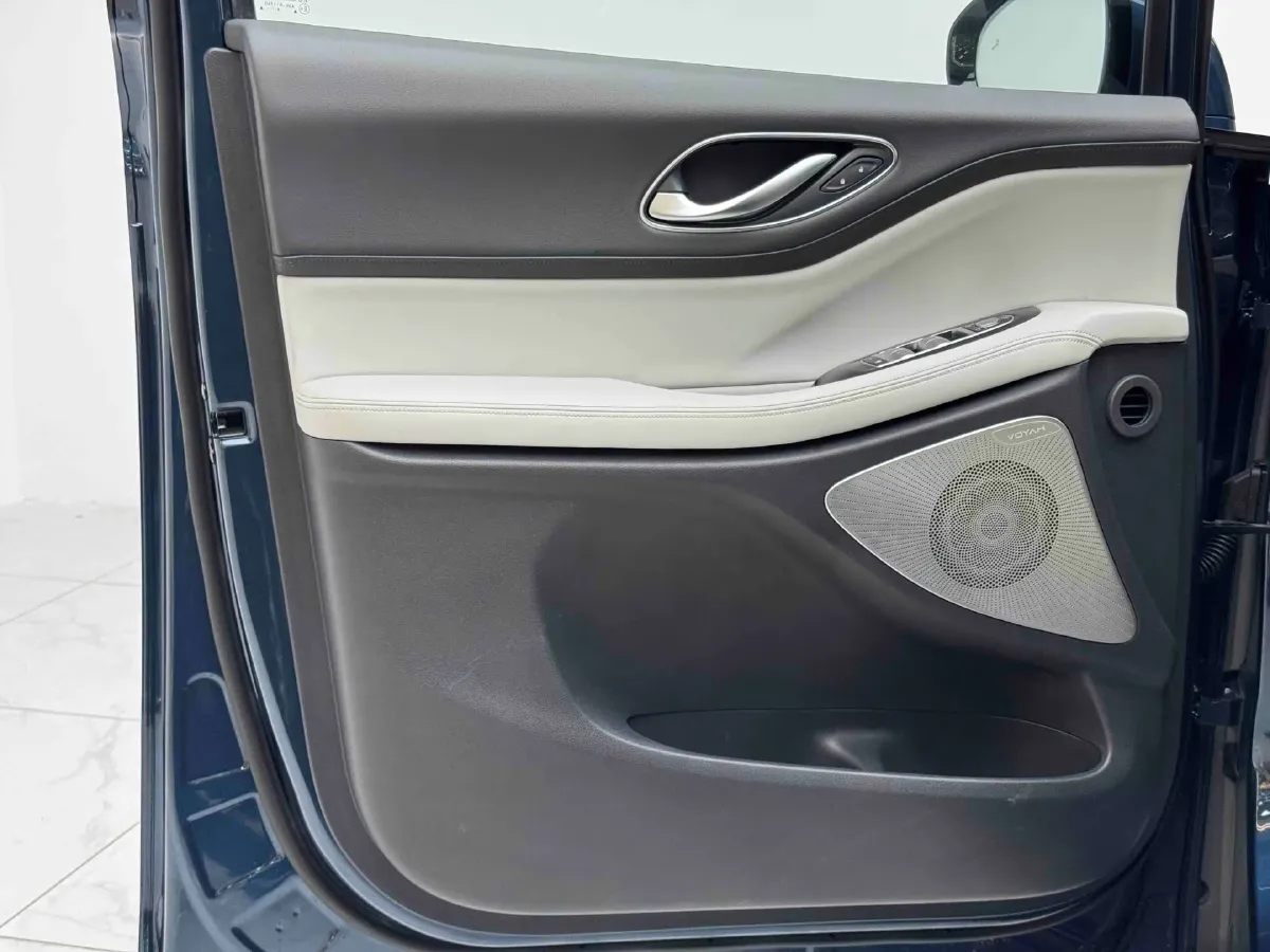 2025 Voyah Dream BEV 108.7KWH,autocango,china used car exporter,china ev exporter,chinese used car exporter,chinese used ev exporter