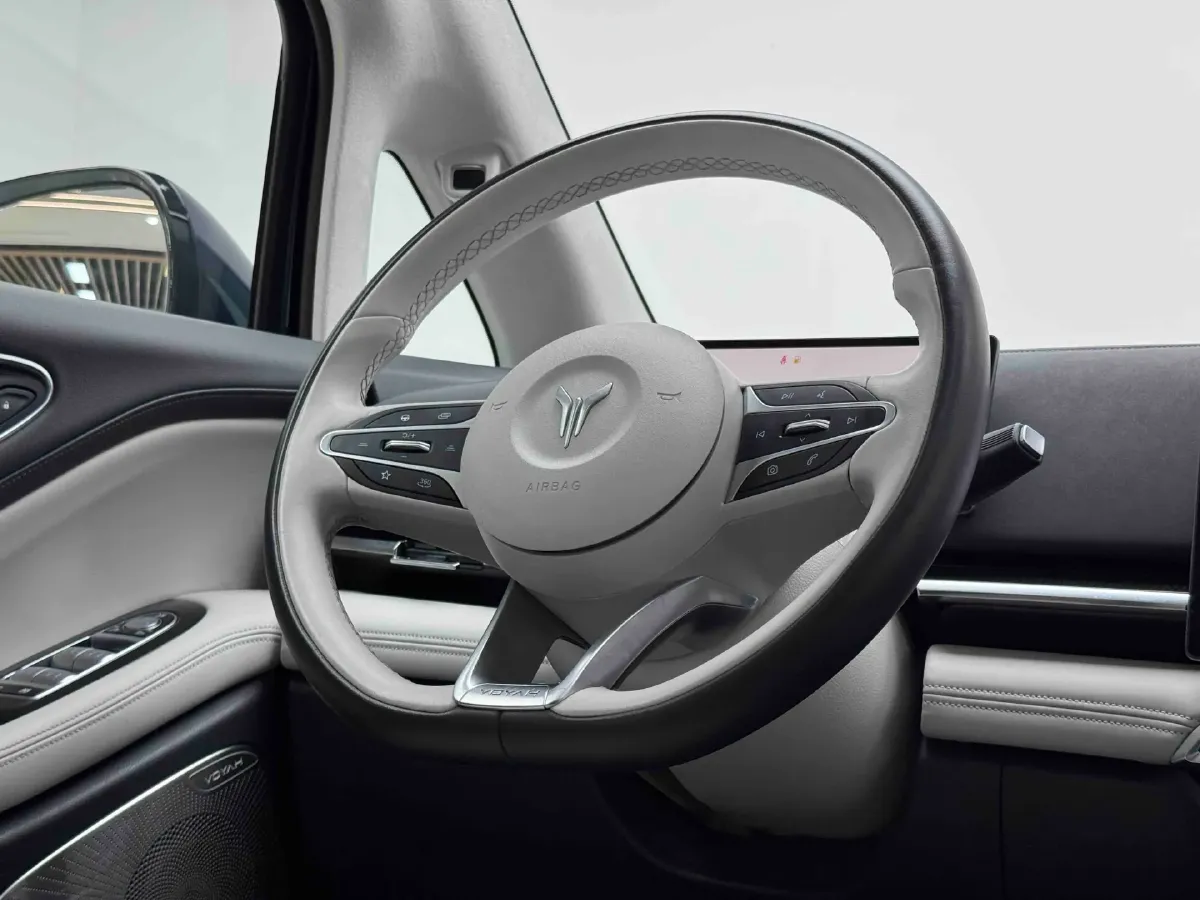 2025 Voyah Dream BEV 108.7KWH,autocango,china used car exporter,china ev exporter,chinese used car exporter,chinese used ev exporter