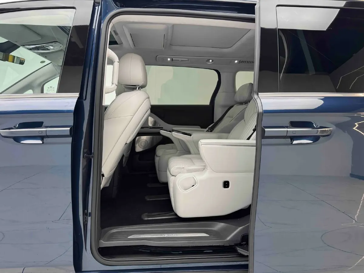 2025 Voyah Dream BEV 108.7KWH,autocango,china used car exporter,china ev exporter,chinese used car exporter,chinese used ev exporter