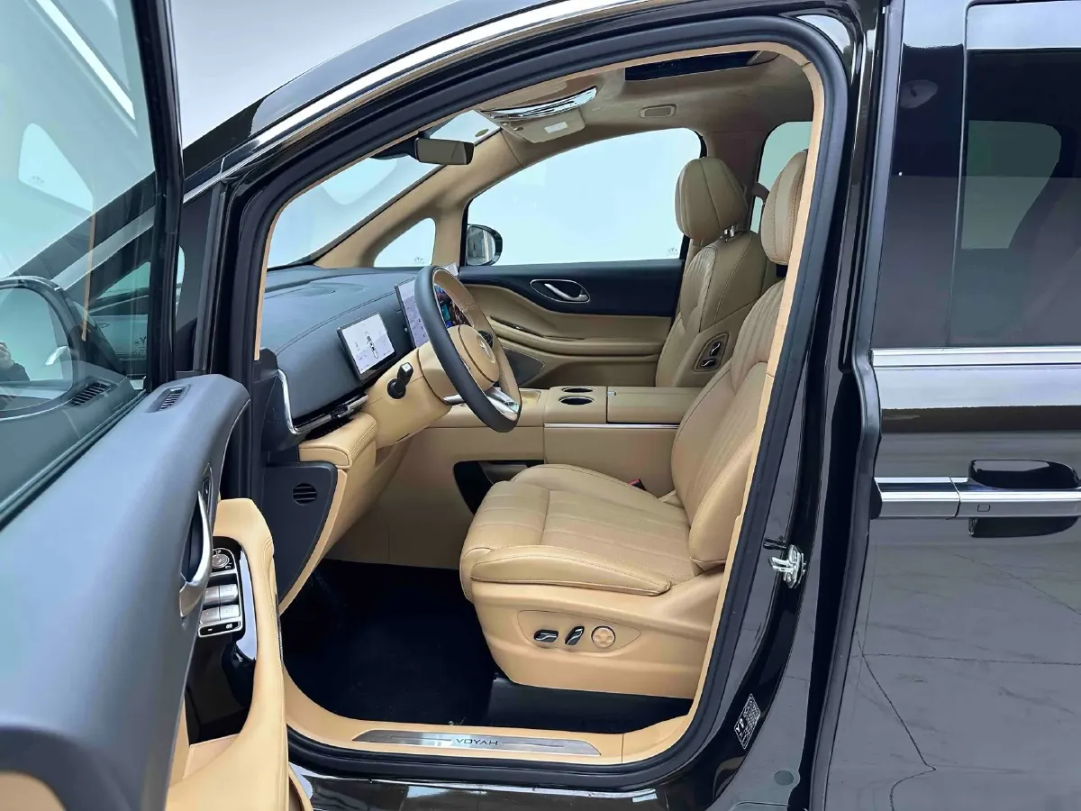 2025 Voyah Dream 1.5T 150HP L4 PHEV 41.7KWH,autocango,china used car exporter,china ev exporter,chinese used car exporter,chinese used ev exporter