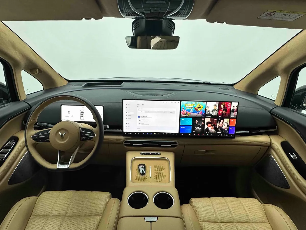 2025 Voyah Dream 1.5T 150HP L4 PHEV 41.7KWH,autocango,china used car exporter,china ev exporter,chinese used car exporter,chinese used ev exporter