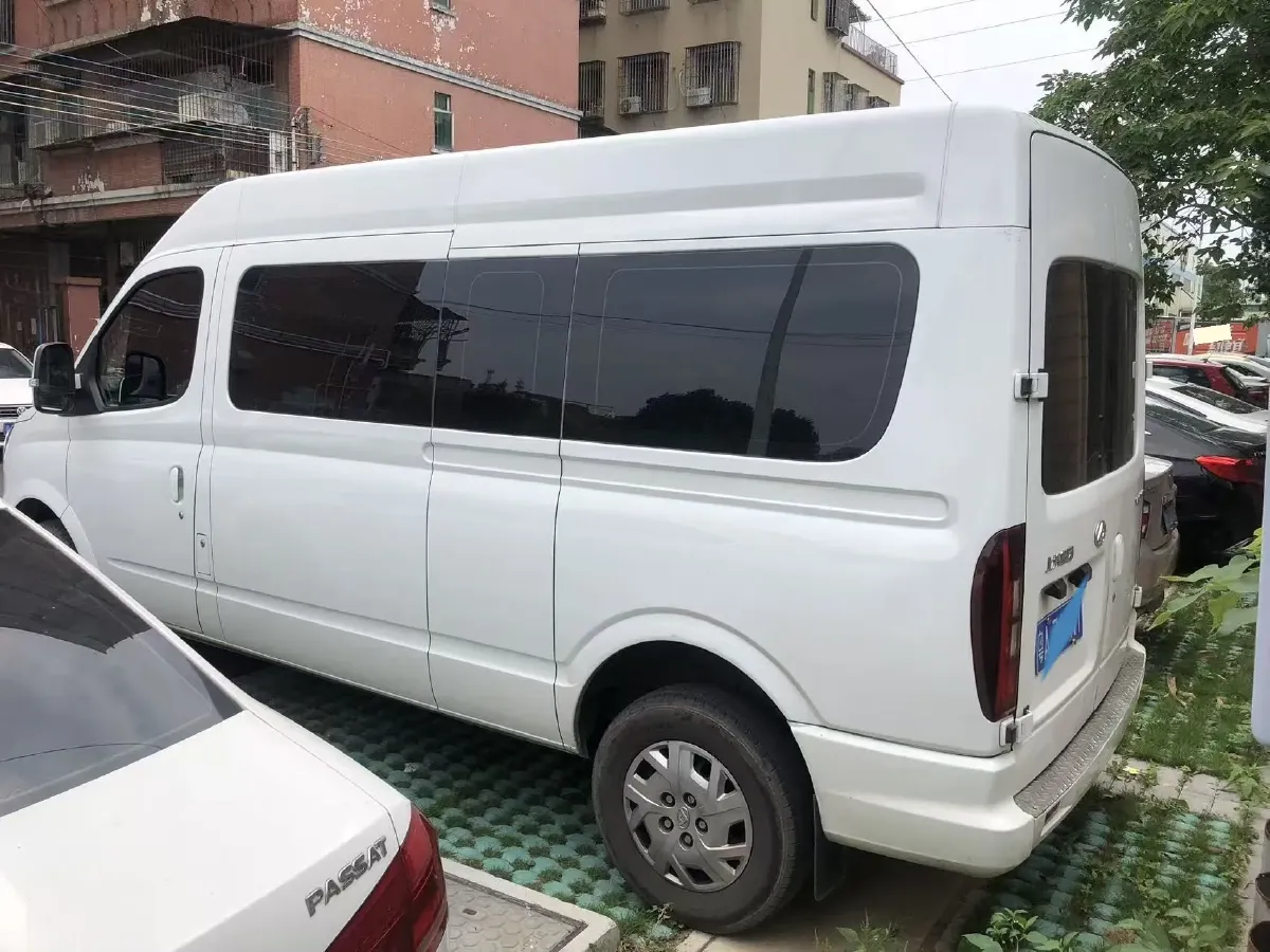 2025 MAXUS XinTu V80 2.0T 147HP L4 6MT,autocango,china used car exporter,china ev exporter,chinese used car exporter,chinese used ev exporter