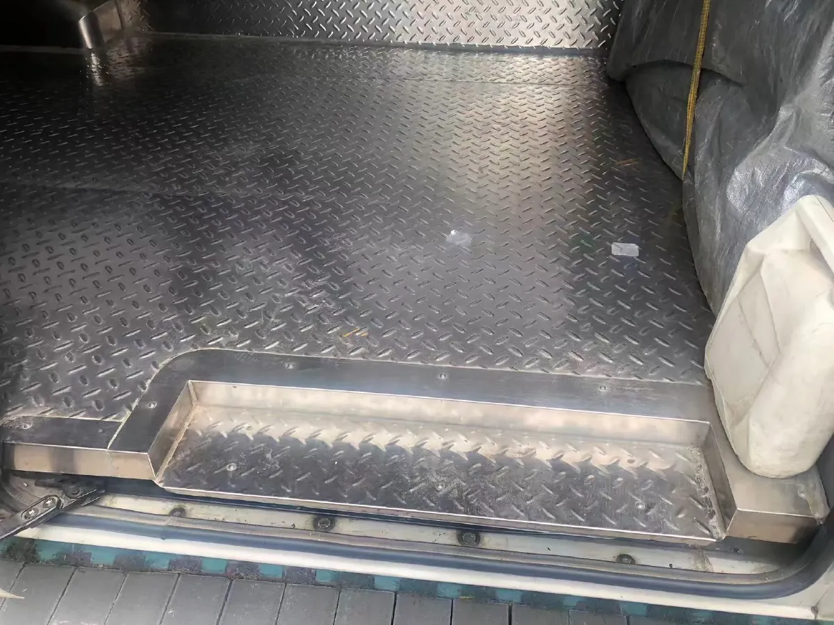 2025 MAXUS XinTu V80 2.0T 147HP L4 6MT,autocango,china used car exporter,china ev exporter,chinese used car exporter,chinese used ev exporter