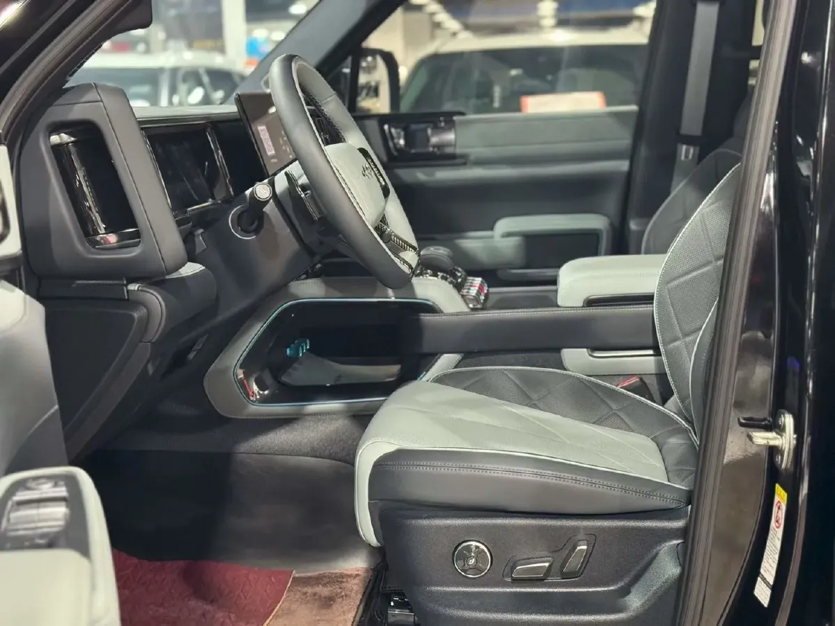 2025 FangChengBao Bao 5 1.5T 194HP L4 E-CVT PHEV 31.8KWH,autocango,china used car exporter,china ev exporter,chinese used car exporter,chinese used ev exporter