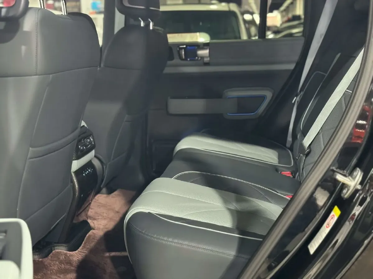 2025 FangChengBao Bao 5 1.5T 194HP L4 E-CVT PHEV 31.8KWH,autocango,china used car exporter,china ev exporter,chinese used car exporter,chinese used ev exporter