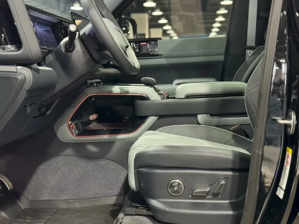 2025 FangChengBao Bao 5 1.5T 194HP L4 E-CVT PHEV 31.8KWH,autocango,china used car exporter,china ev exporter,chinese used car exporter,chinese used ev exporter