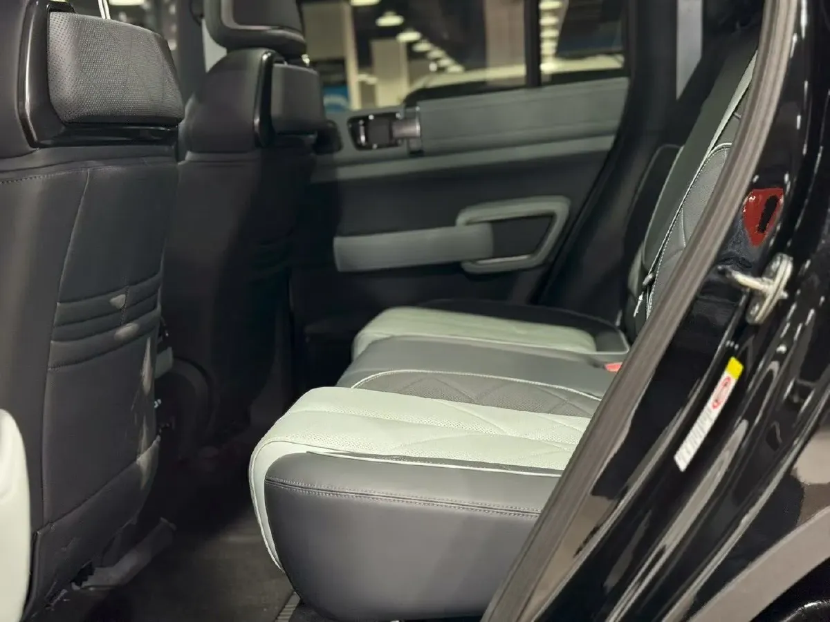 2025 FangChengBao Bao 5 1.5T 194HP L4 E-CVT PHEV 31.8KWH,autocango,china used car exporter,china ev exporter,chinese used car exporter,chinese used ev exporter