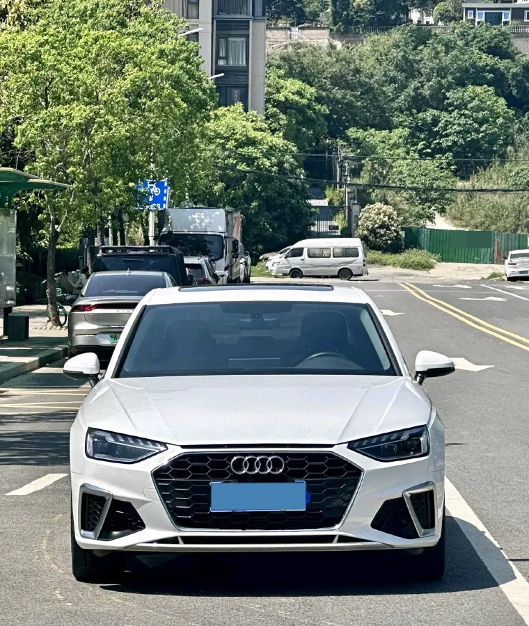 2024 Audi A4L 2.0T 190HP L4 7DCT,autocango,china used car exporter,china ev exporter,chinese used car exporter,chinese used ev exporter