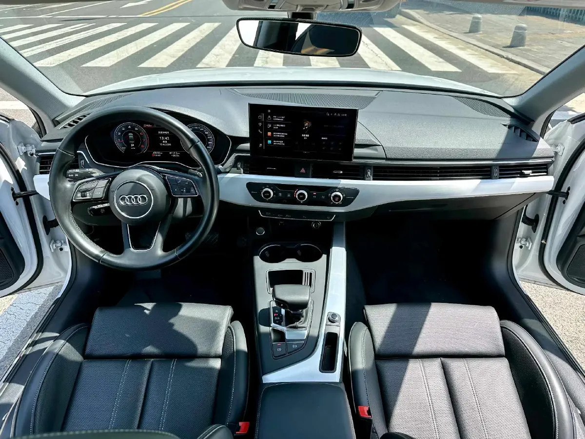 2024 Audi A4L 2.0T 190HP L4 7DCT,autocango,china used car exporter,china ev exporter,chinese used car exporter,chinese used ev exporter