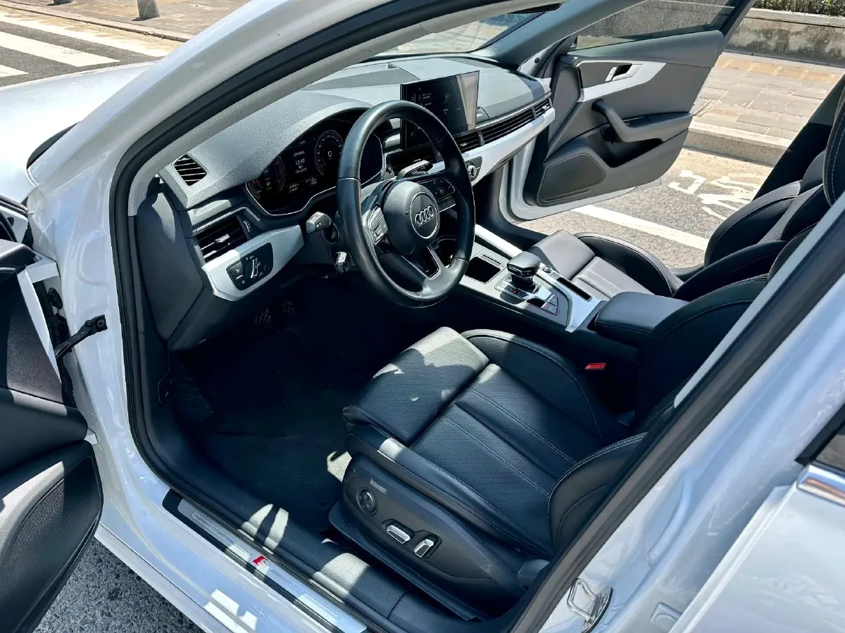 2024 Audi A4L 2.0T 190HP L4 7DCT,autocango,china used car exporter,china ev exporter,chinese used car exporter,chinese used ev exporter