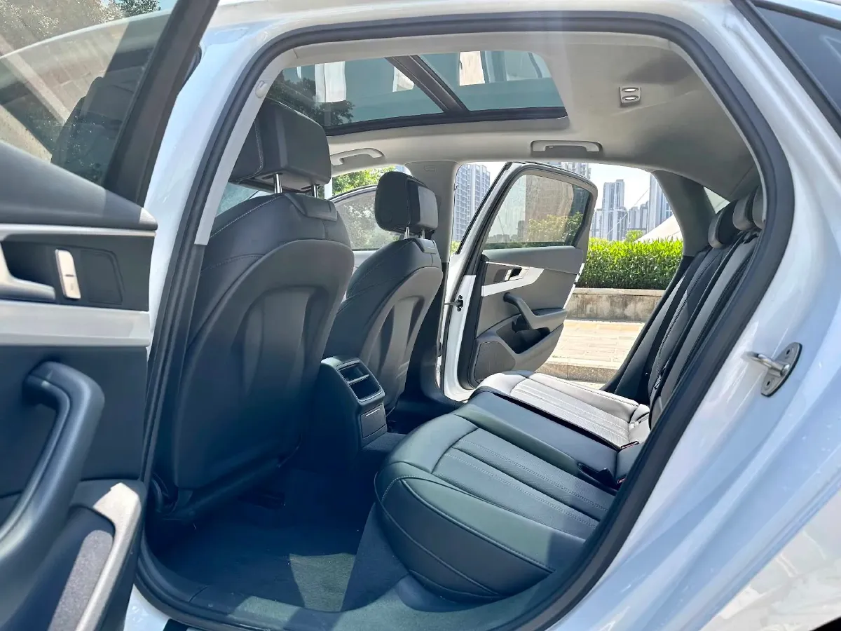 2024 Audi A4L 2.0T 190HP L4 7DCT,autocango,china used car exporter,china ev exporter,chinese used car exporter,chinese used ev exporter