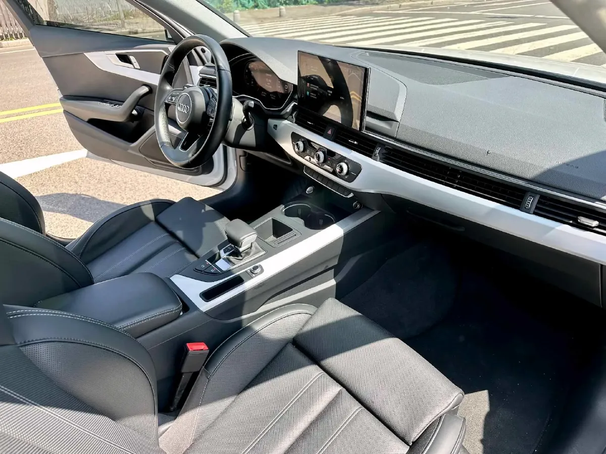 2024 Audi A4L 2.0T 190HP L4 7DCT,autocango,china used car exporter,china ev exporter,chinese used car exporter,chinese used ev exporter