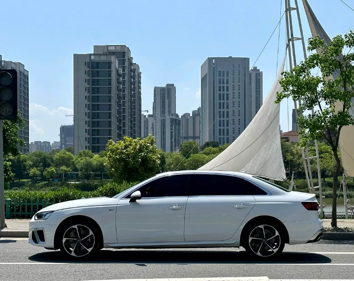 2024 Audi A4L 2.0T 190HP L4 7DCT,autocango,china used car exporter,china ev exporter,chinese used car exporter,chinese used ev exporter