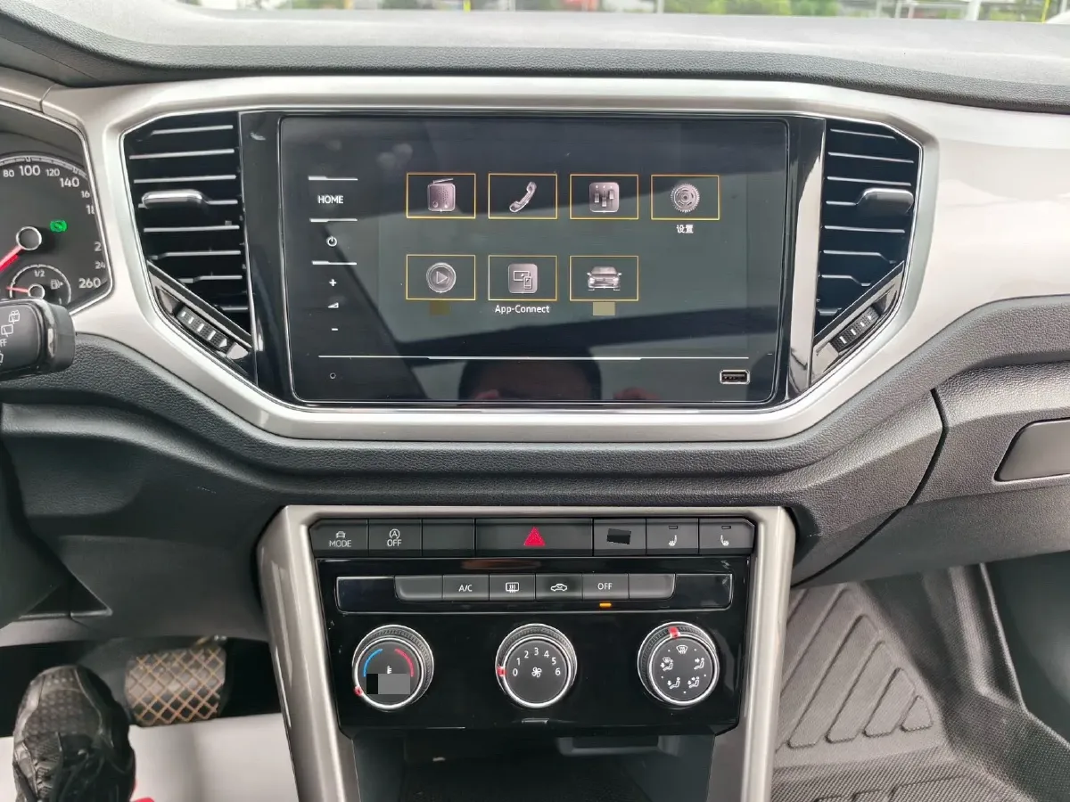 2022 Volkswagen T-Roc 1.4T 150HP L4 7DCT,autocango,china used car exporter,china ev exporter,chinese used car exporter,chinese used ev exporter