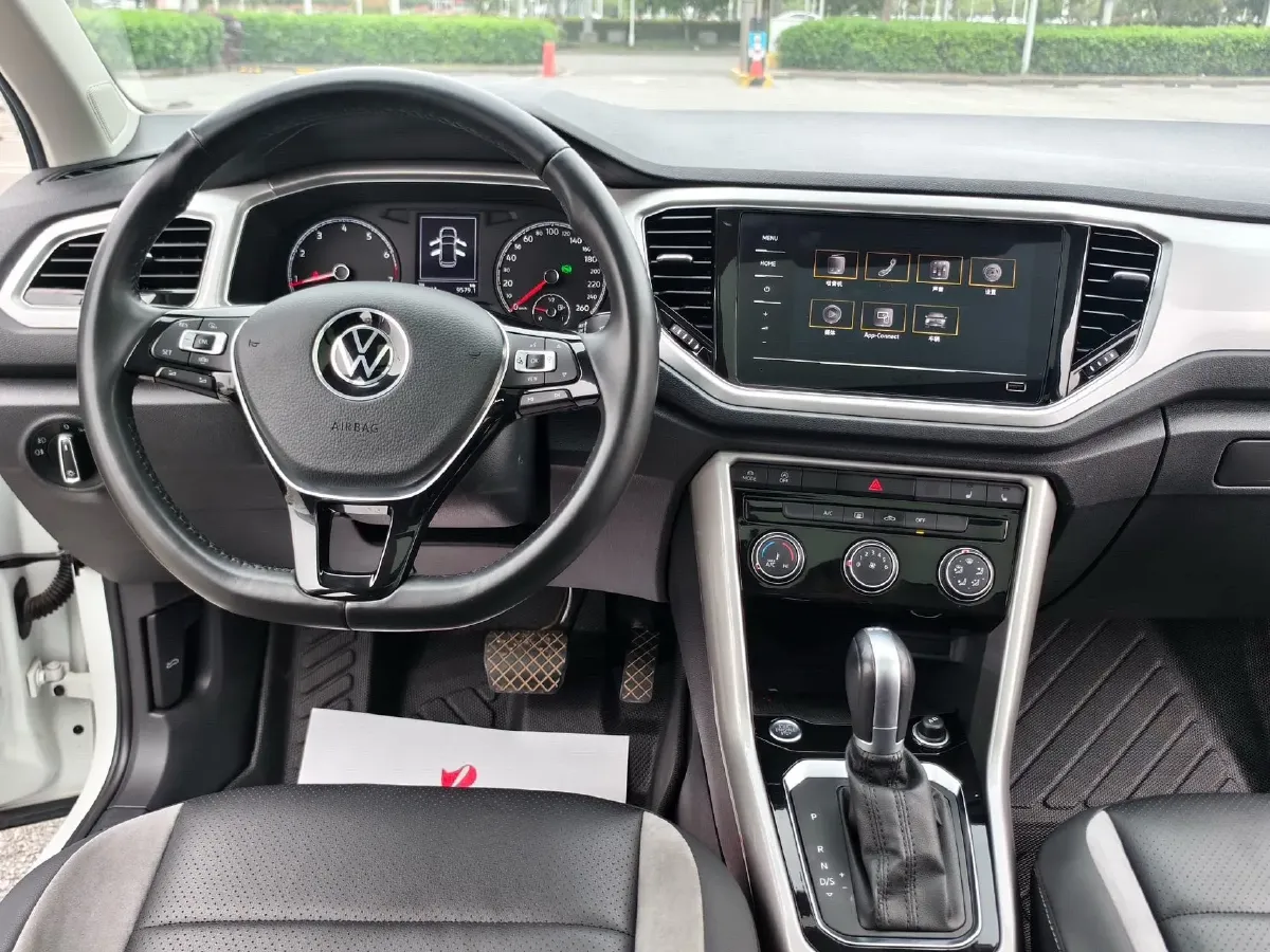 2022 Volkswagen T-Roc 1.4T 150HP L4 7DCT,autocango,china used car exporter,china ev exporter,chinese used car exporter,chinese used ev exporter