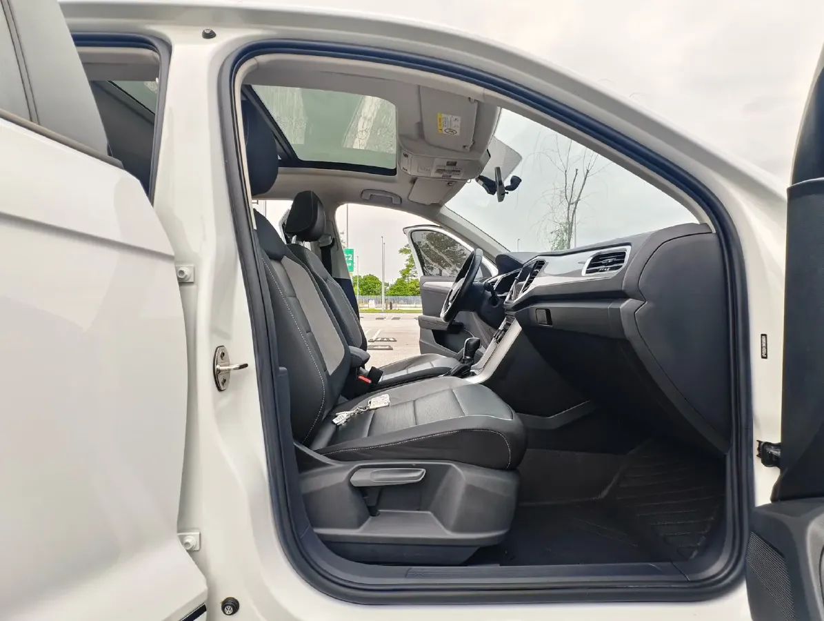 2022 Volkswagen T-Roc 1.4T 150HP L4 7DCT,autocango,china used car exporter,china ev exporter,chinese used car exporter,chinese used ev exporter