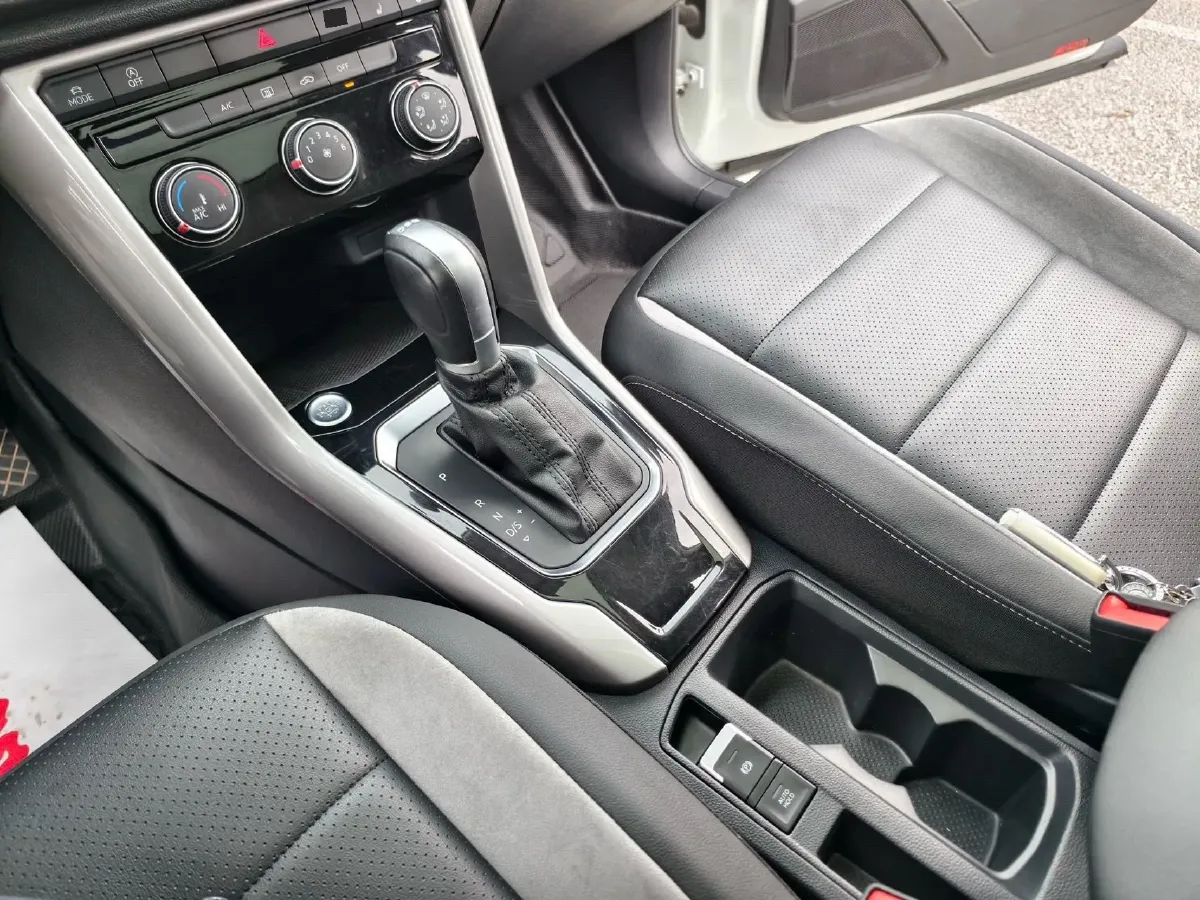 2022 Volkswagen T-Roc 1.4T 150HP L4 7DCT,autocango,china used car exporter,china ev exporter,chinese used car exporter,chinese used ev exporter