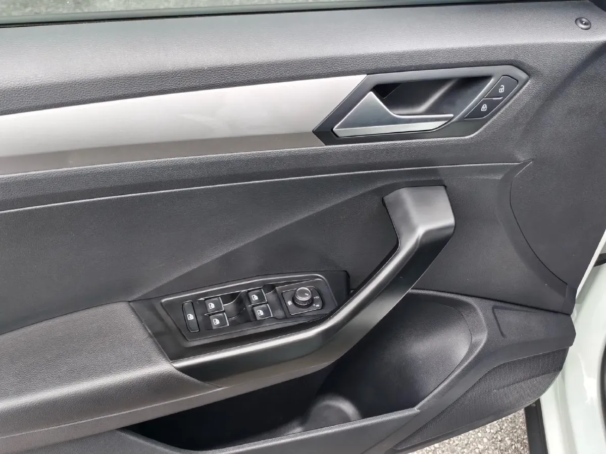 2022 Volkswagen T-Roc 1.4T 150HP L4 7DCT,autocango,china used car exporter,china ev exporter,chinese used car exporter,chinese used ev exporter