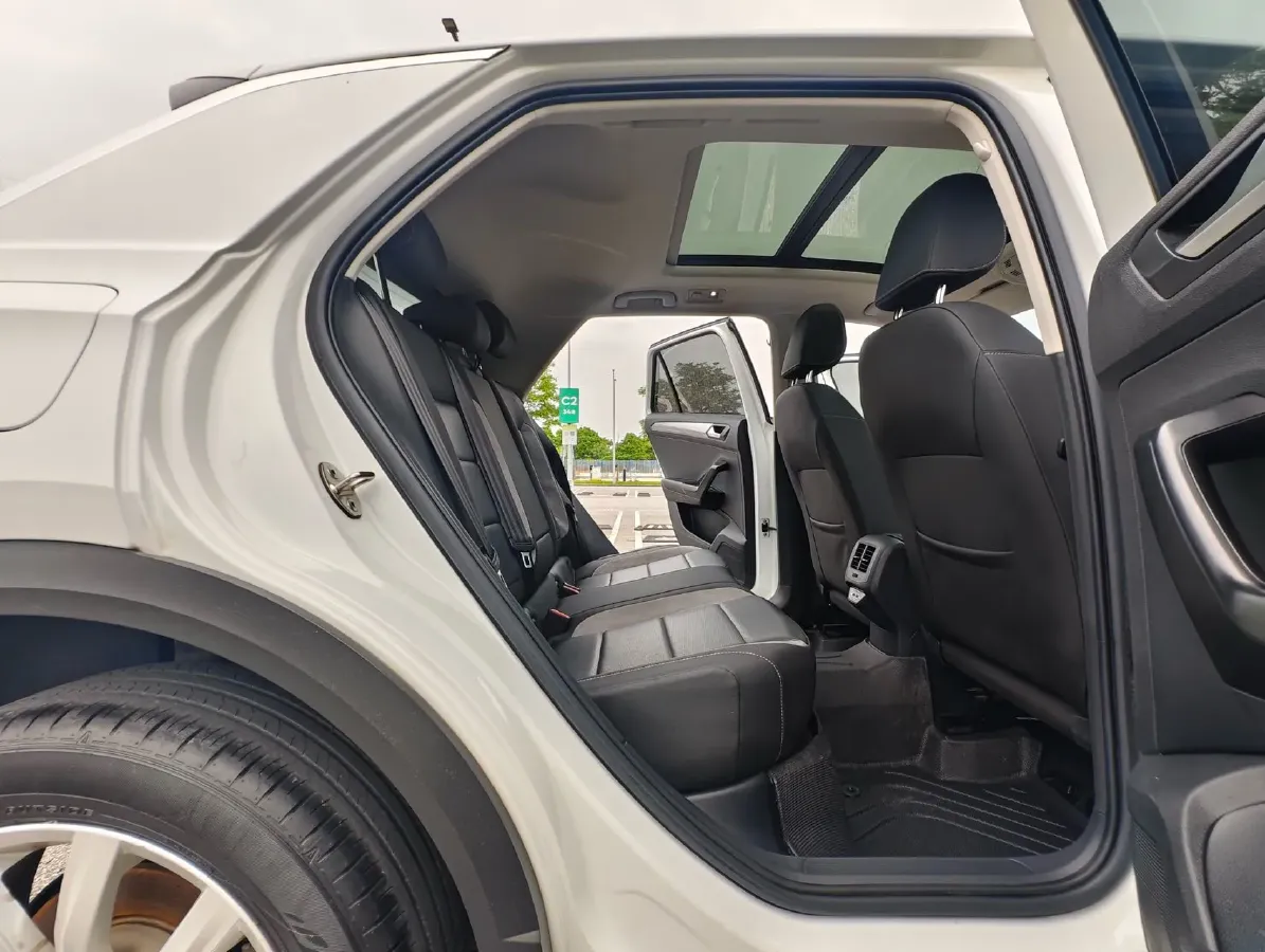 2022 Volkswagen T-Roc 1.4T 150HP L4 7DCT,autocango,china used car exporter,china ev exporter,chinese used car exporter,chinese used ev exporter