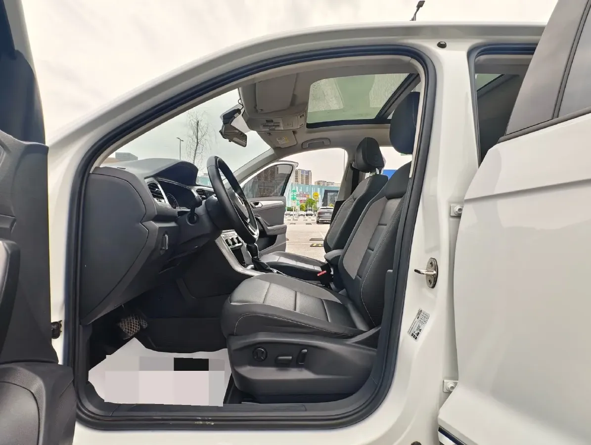 2022 Volkswagen T-Roc 1.4T 150HP L4 7DCT,autocango,china used car exporter,china ev exporter,chinese used car exporter,chinese used ev exporter