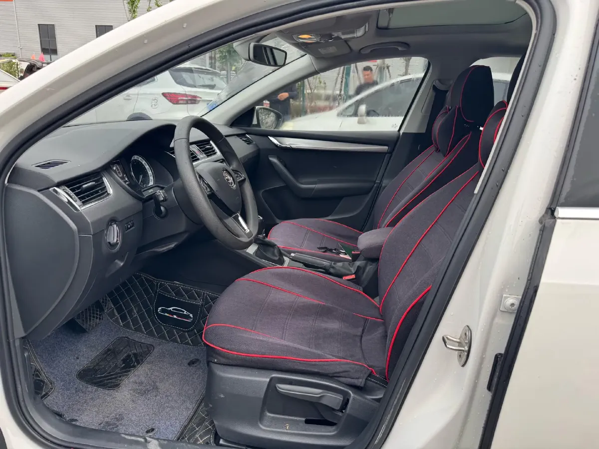 2020 Skoda Octavia 1.5L 113HP L4 6AT,autocango,china used car exporter,china ev exporter,chinese used car exporter,chinese used ev exporter