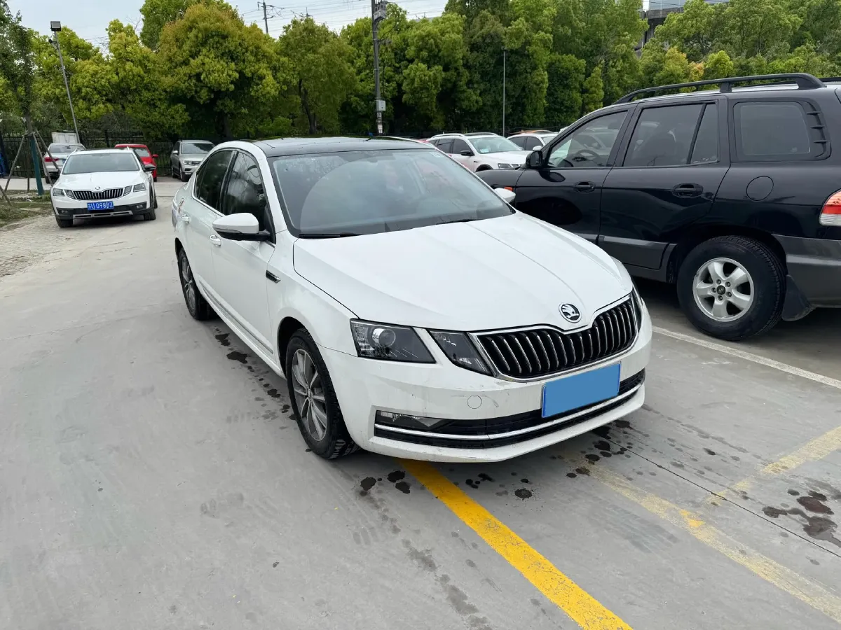 2020 Skoda Octavia 1.5L 113HP L4 6AT,autocango,china used car exporter,china ev exporter,chinese used car exporter,chinese used ev exporter