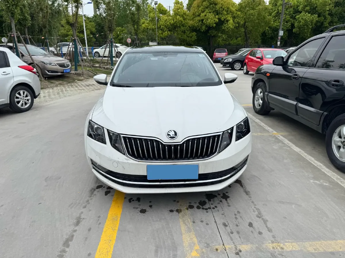 2020 Skoda Octavia 1.5L 113HP L4 6AT,autocango,china used car exporter,china ev exporter,chinese used car exporter,chinese used ev exporter