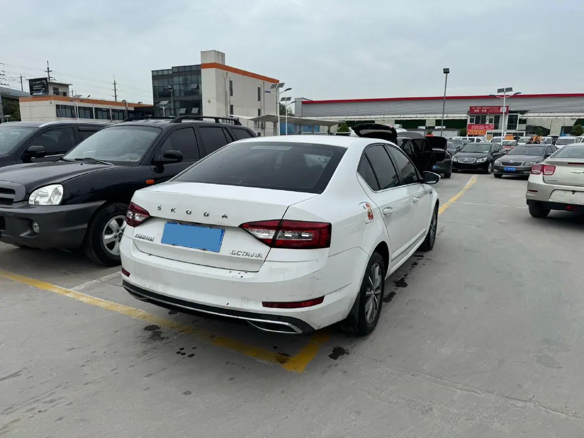 2020 Skoda Octavia 1.5L 113HP L4 6AT,autocango,china used car exporter,china ev exporter,chinese used car exporter,chinese used ev exporter