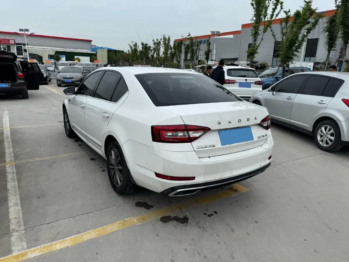 2020 Skoda Octavia 1.5L 113HP L4 6AT,autocango,china used car exporter,china ev exporter,chinese used car exporter,chinese used ev exporter