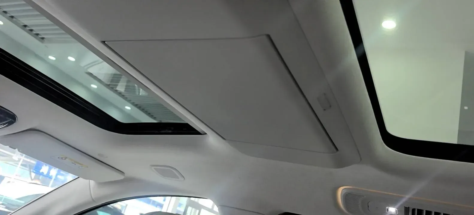 2025 Voyah Dream 1.5T 150HP L4 PHEV 41.7KWH,autocango,china used car exporter,china ev exporter,chinese used car exporter,chinese used ev exporter