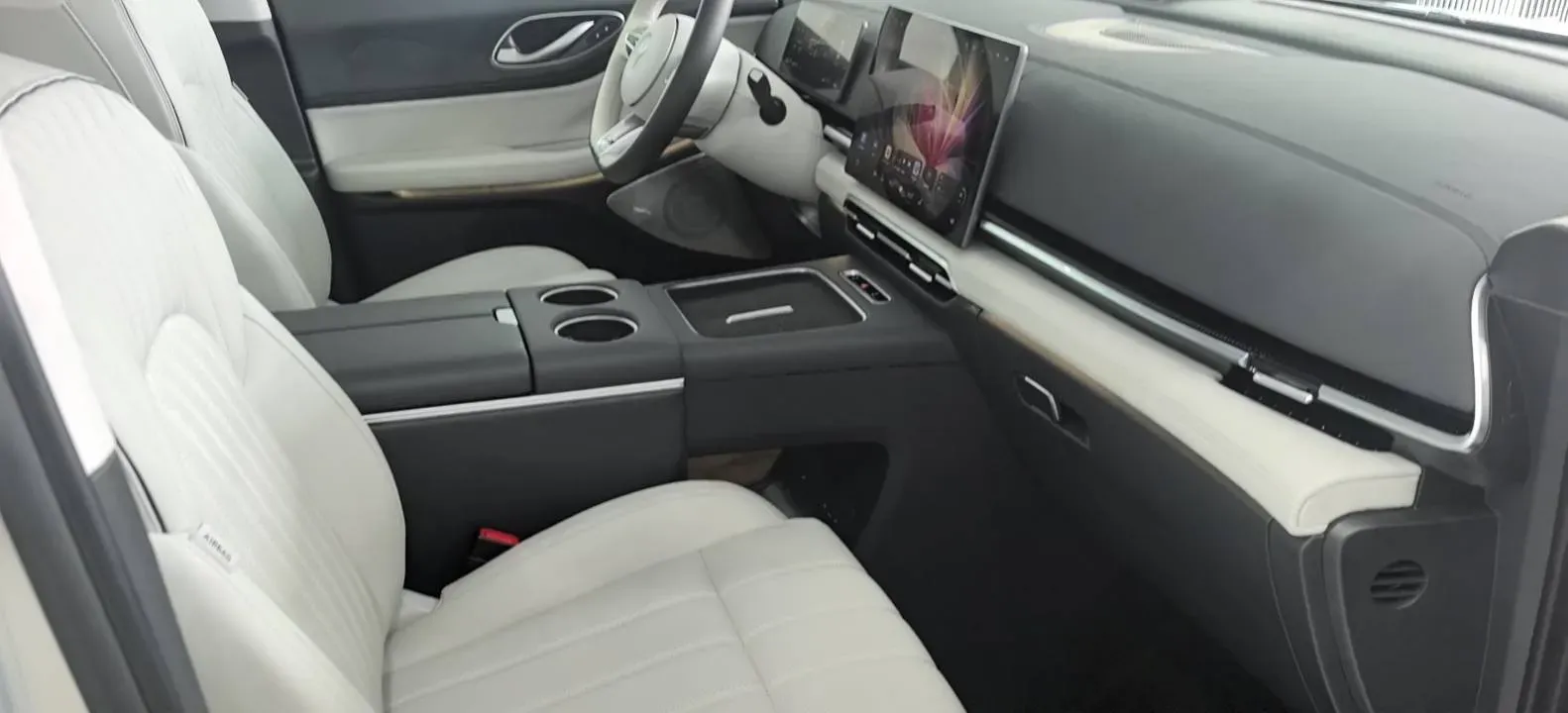 2025 Voyah Dream 1.5T 150HP L4 PHEV 41.7KWH,autocango,china used car exporter,china ev exporter,chinese used car exporter,chinese used ev exporter