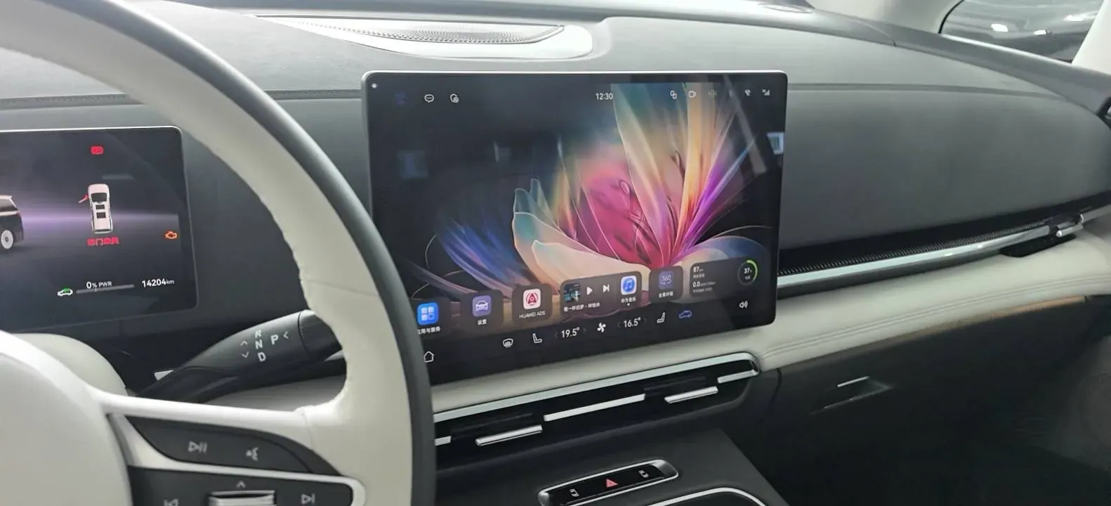 2025 Voyah Dream 1.5T 150HP L4 PHEV 41.7KWH,autocango,china used car exporter,china ev exporter,chinese used car exporter,chinese used ev exporter