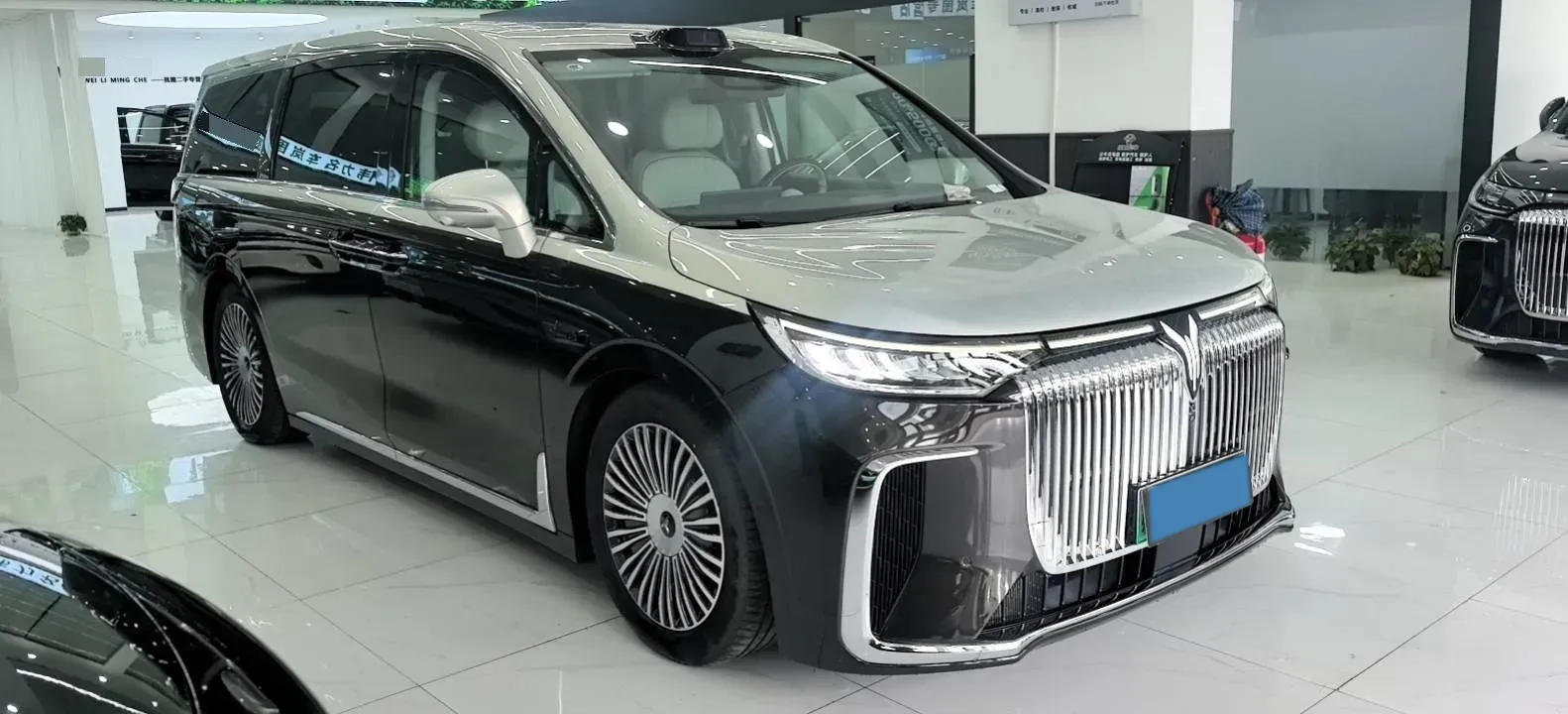 2025 Voyah Dream 1.5T 150HP L4 PHEV 41.7KWH,autocango,china used car exporter,china ev exporter,chinese used car exporter,chinese used ev exporter