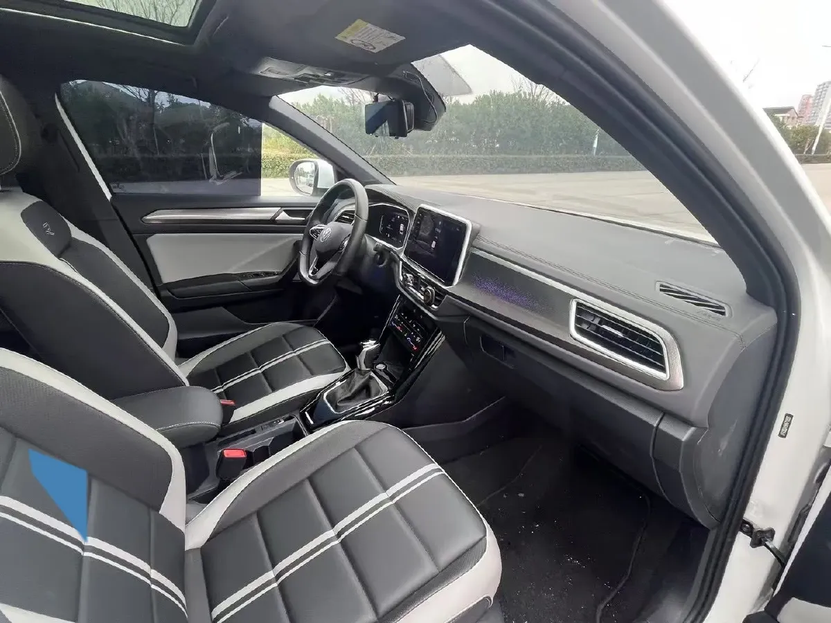 2023 Volkswagen T-Roc 1.5T 160HP L4 7DCT,autocango,china used car exporter,china ev exporter,chinese used car exporter,chinese used ev exporter