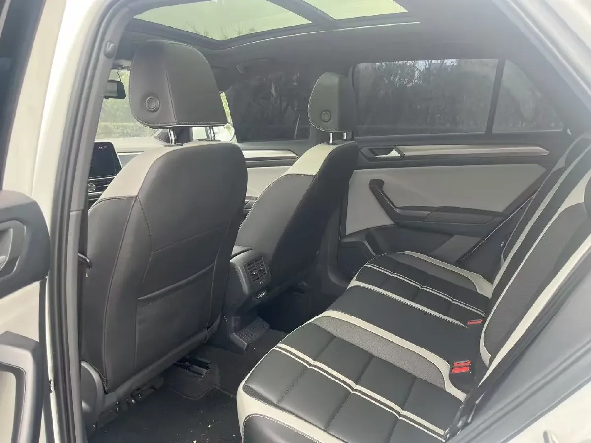 2023 Volkswagen T-Roc 1.5T 160HP L4 7DCT,autocango,china used car exporter,china ev exporter,chinese used car exporter,chinese used ev exporter